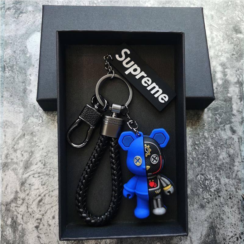 Брелок для ключей Bearbrick Киборг Supreme Сине-черный (4627346Bbl) - фото 3 Брелок для ключей Bearbrick Киборг Supreme Сине-черный (4627346Bbl) - фото 3