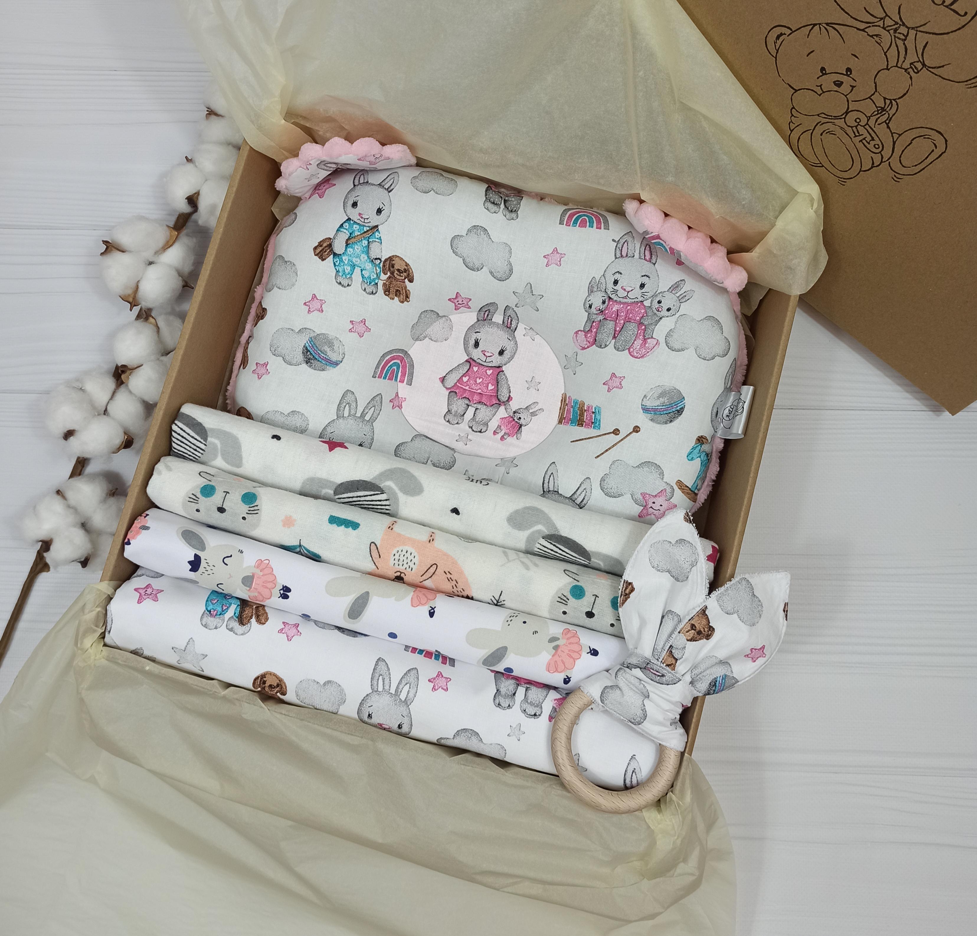 Набор пеленок a.l.babybox Зайчики с игрушками 6 шт. Розово-белый (18236768)