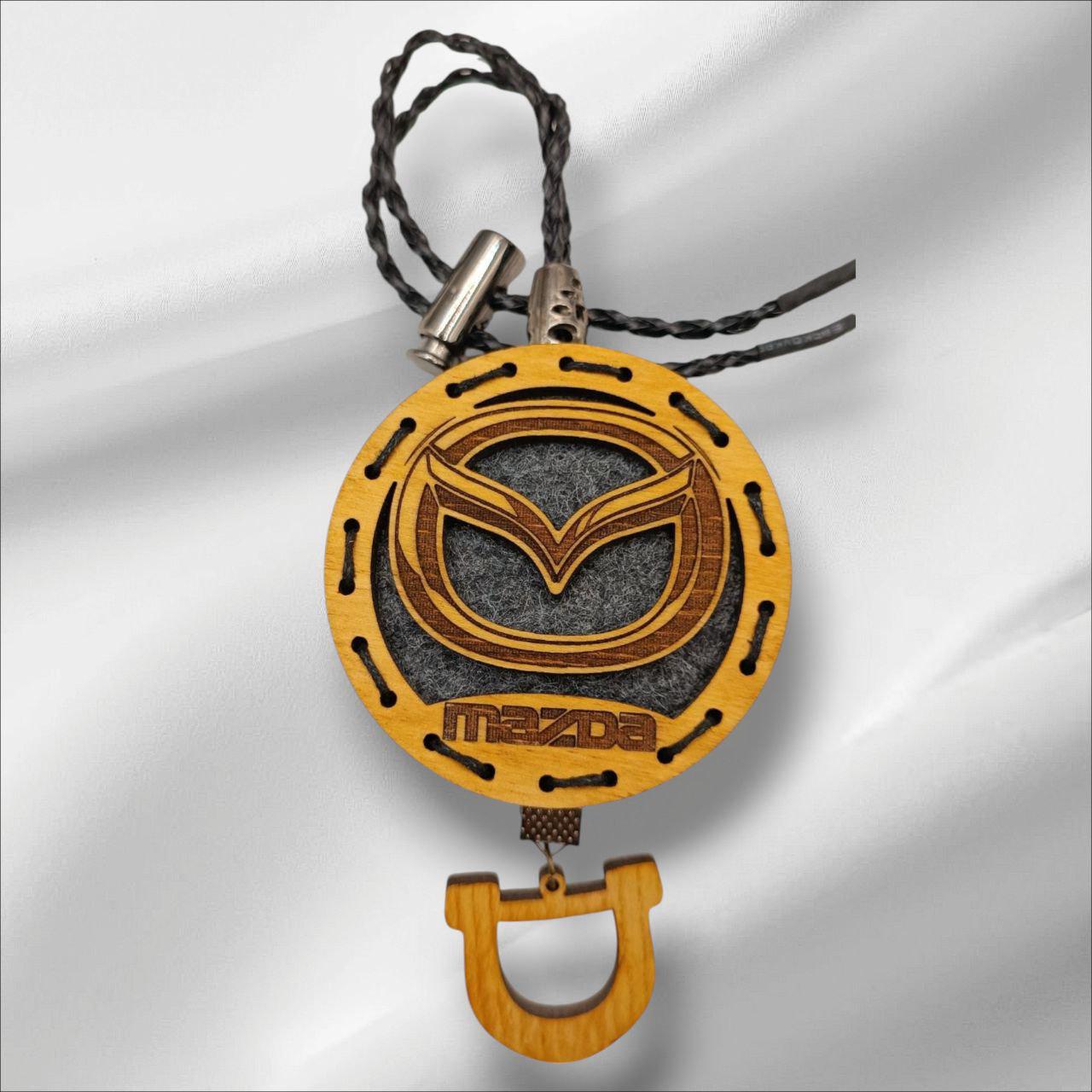 Ароматизатор для авто Mazda из дерева/войлока и аромапарфюм 10 мл (95) Ароматизатор для авто Mazda из дерева/войлока и аромапарфюм 10 мл (95)