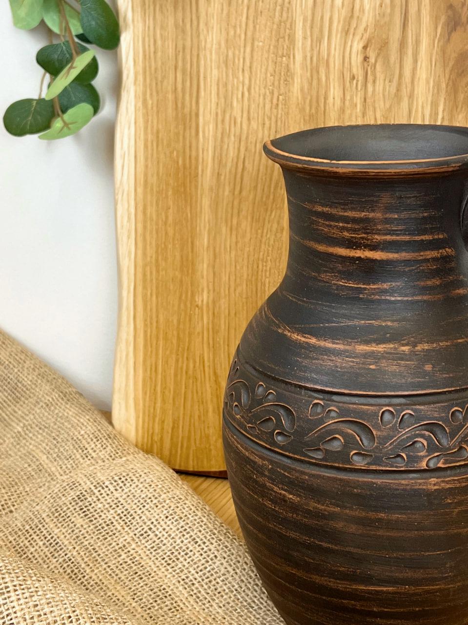 Кувшин керамический глиняный резной с ручкой декор 2 л (3000-37) - фото 2 Кувшин керамический глиняный резной с ручкой декор 2 л (3000-37) - фото 2