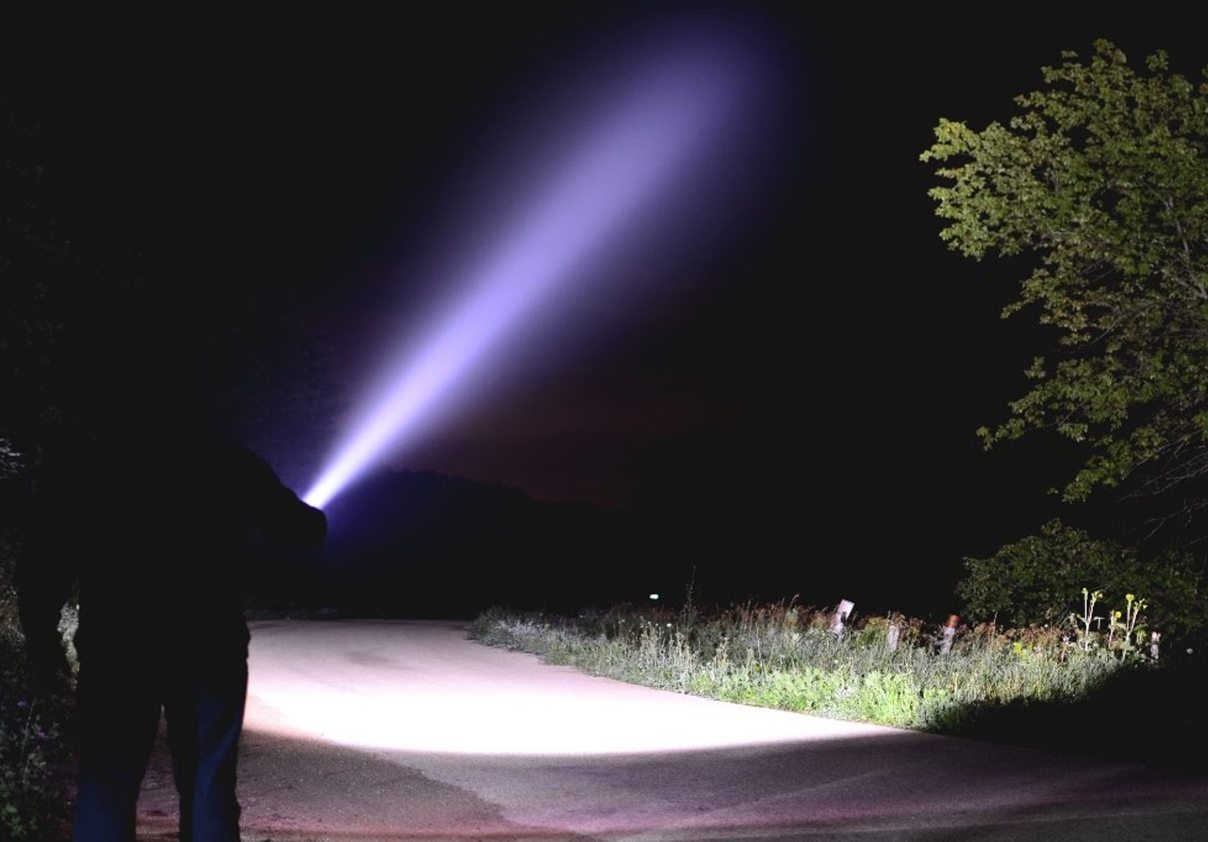 Ліхтар Bailong підствольний Діод Cree T6 металевий кріплення на зброю зі змінним склом 3 шт. 30000W Чорний (22981450) - фото 6 Ліхтар Bailong підствольний Діод Cree T6 металевий кріплення на зброю зі змінним склом 3 шт. 30000W Чорний (22981450) - фото 6