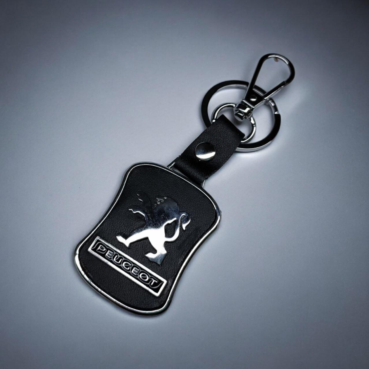Брелок с логотипом авто Peugeot металлический со вставками натуральной кожи карабин с кольцом (2229619700)