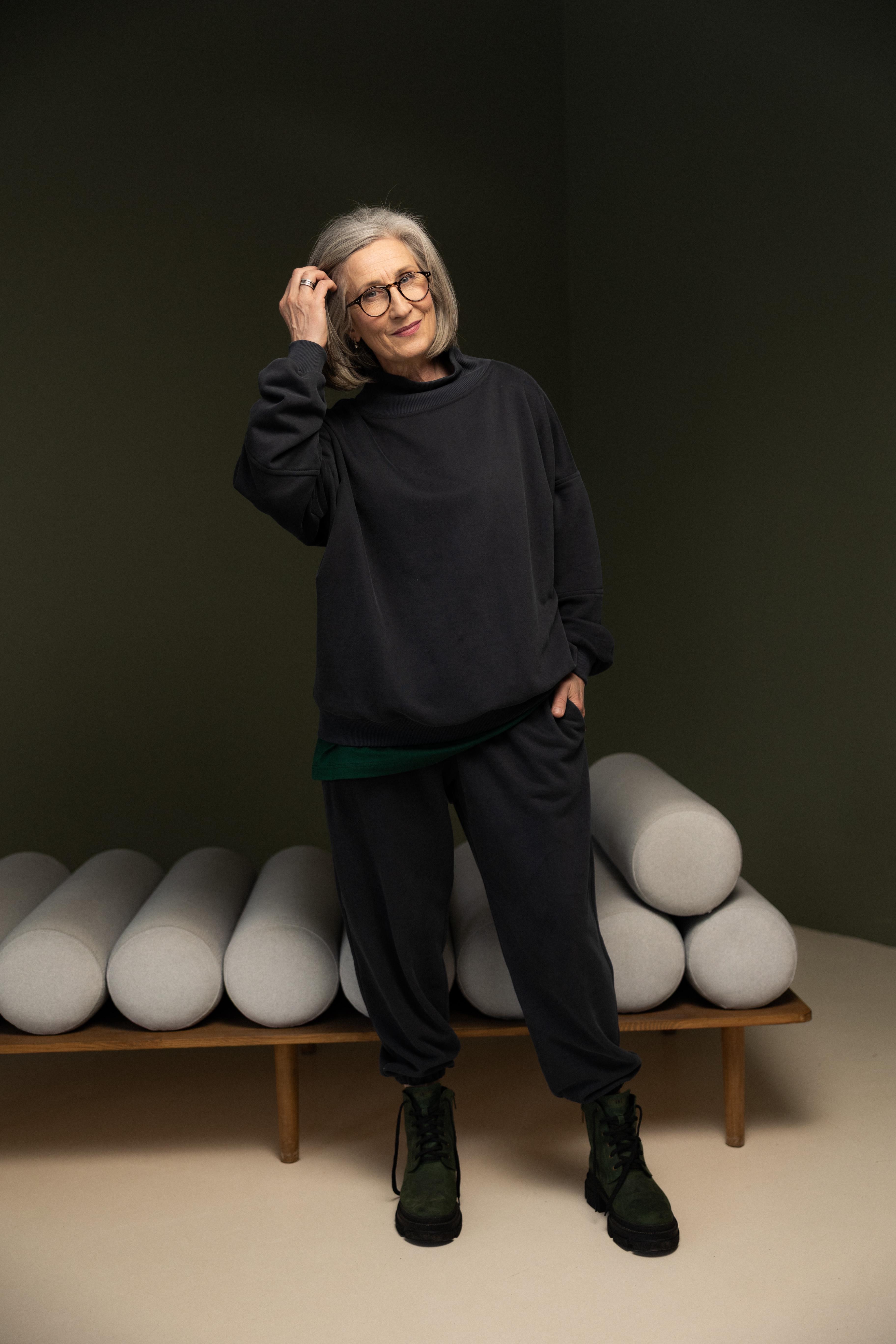 Костюм жіночий демісезонний оверсайз Lookeriya зі світшотом і джогерами One Size Темно-сірий (31702194)