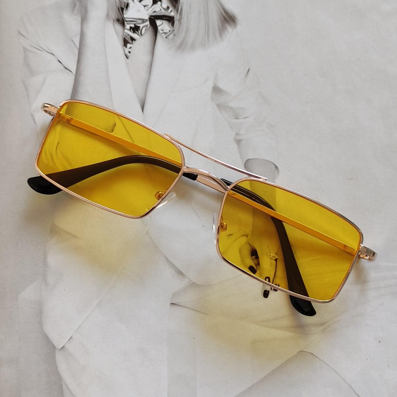 Очки прямоугольные желтая линза