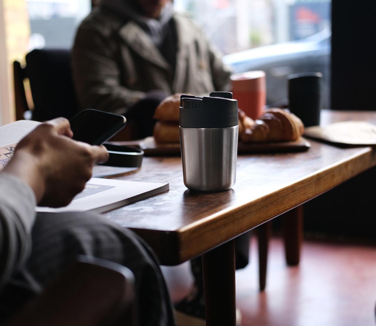 Набор Joseph Joseph из дорожной термокружки и термобутылки (81129) - фото 3 Набор Joseph Joseph из дорожной термокружки и термобутылки (81129) - фото 3