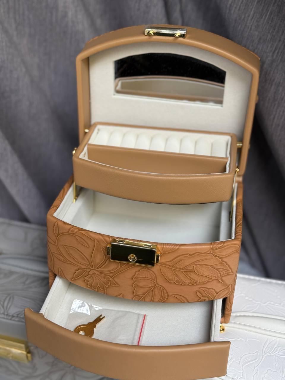 Кейс-сундучок для украшений YIWU HP-5-23BR экокожа с замком 15,5х11,5х11,5 см Коричневый