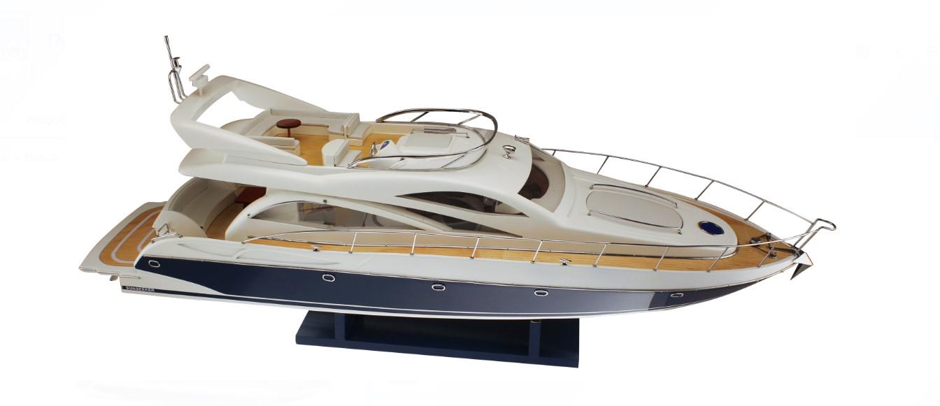 Модель моторной яхты Sea Club Sunseeker Manhattan h 38 см L 90 см (5403.V)
