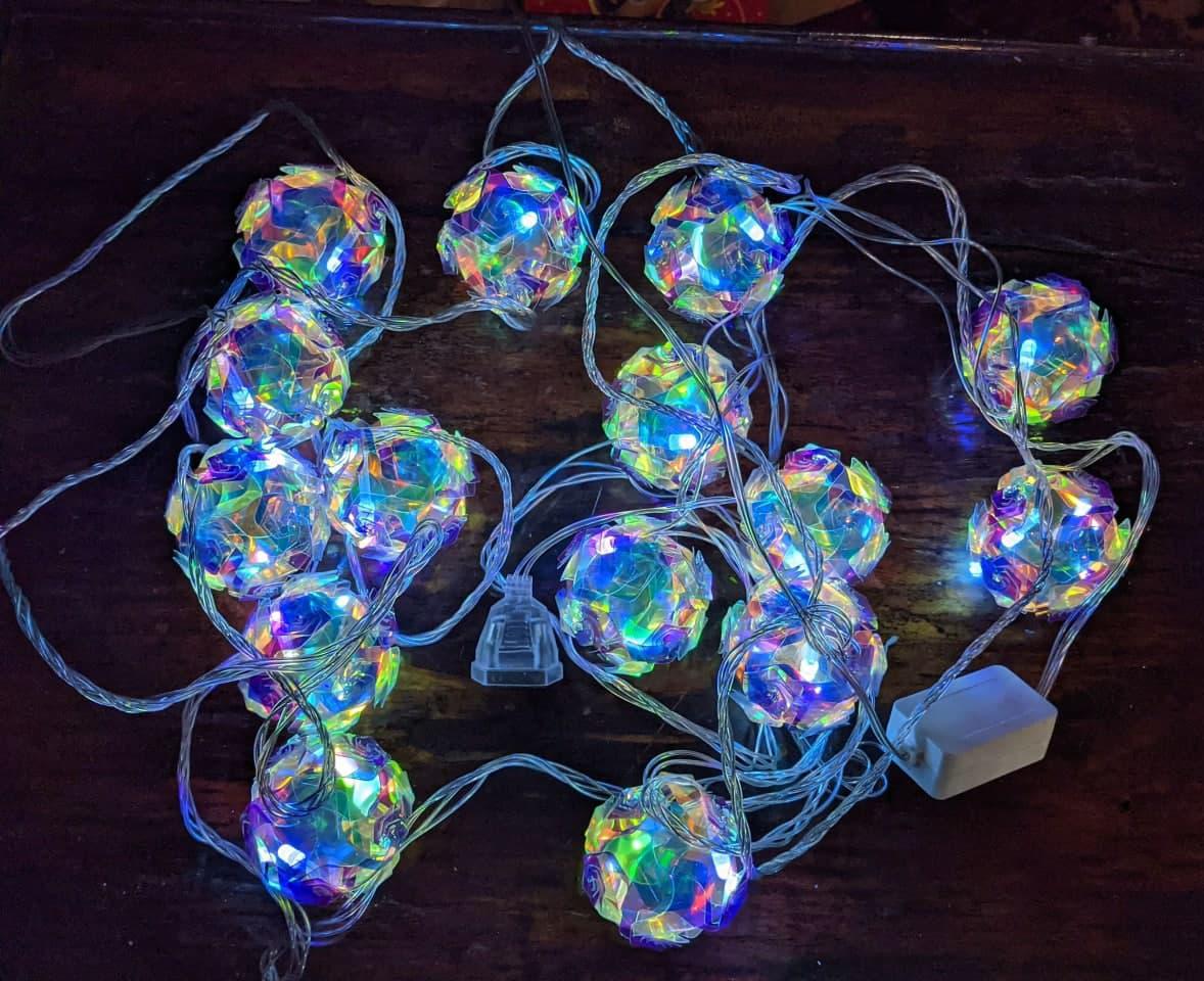 Светодиодная гирлянда нить «Космическая Роза» 4 м 15 шариков от сети с переходником Мульти