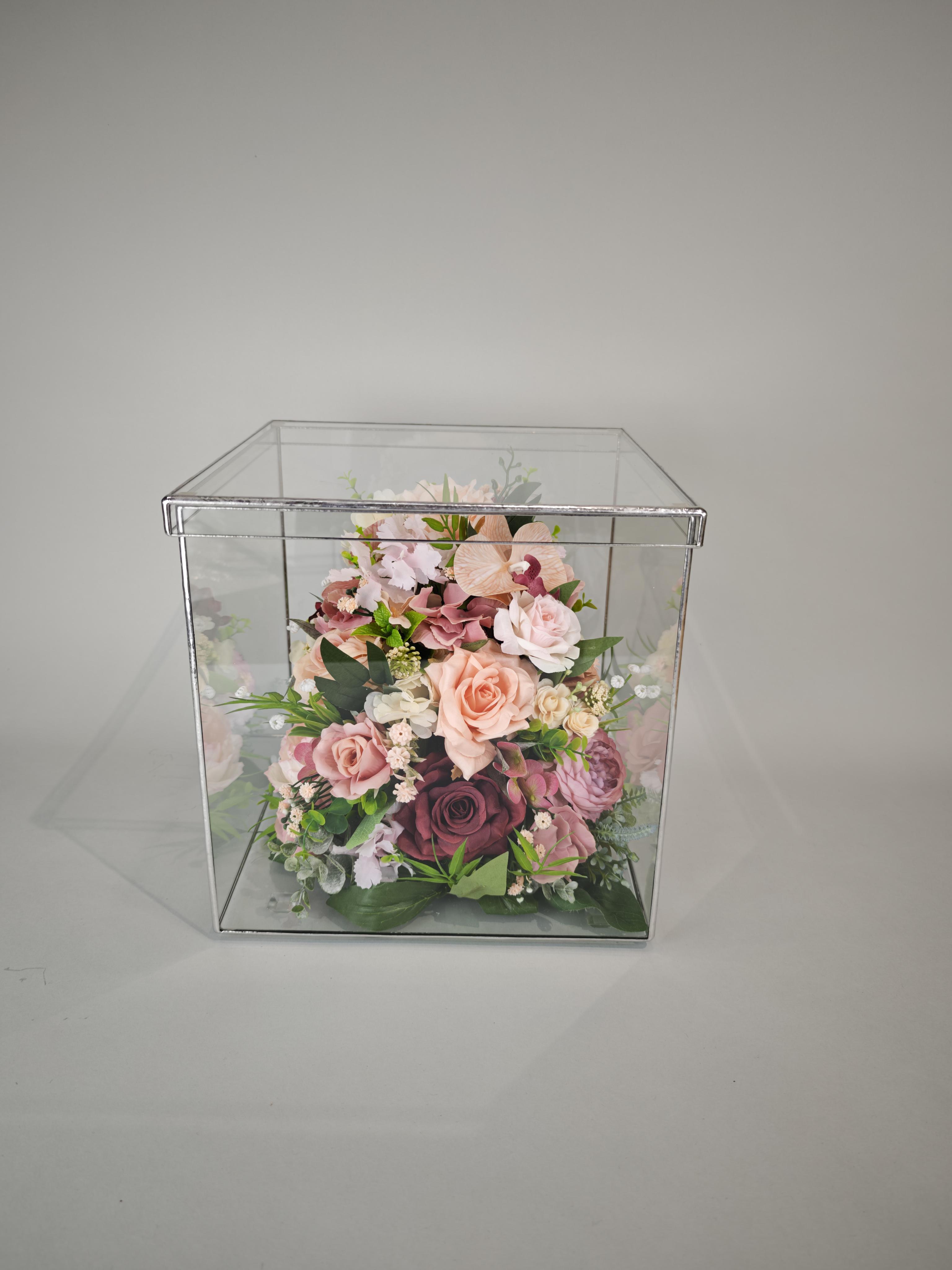 Штучні квіти скорботи жалобні З миром та спокоєм ритуальні під склом куб 30х30х30 см