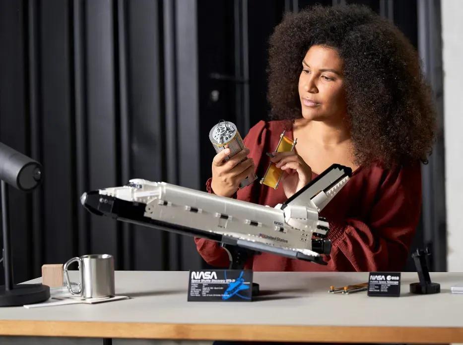 Конструктор детский Космический шаттл НАСА Дискавери 2354 дет. (ZM89889) - фото 14 Конструктор детский Космический шаттл НАСА Дискавери 2354 дет. (ZM89889) - фото 14