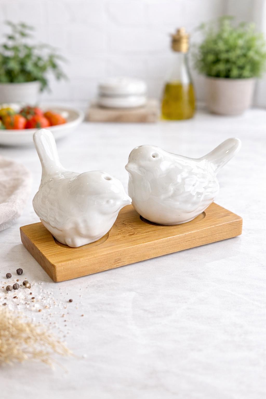 Набір для солі та перцю на бамбуковій підставці Пташки порцеляна бамбук 10,5x7 см (31484366) Набір для солі та перцю на бамбуковій підставці Пташки порцеляна бамбук 10,5x7 см (31484366)