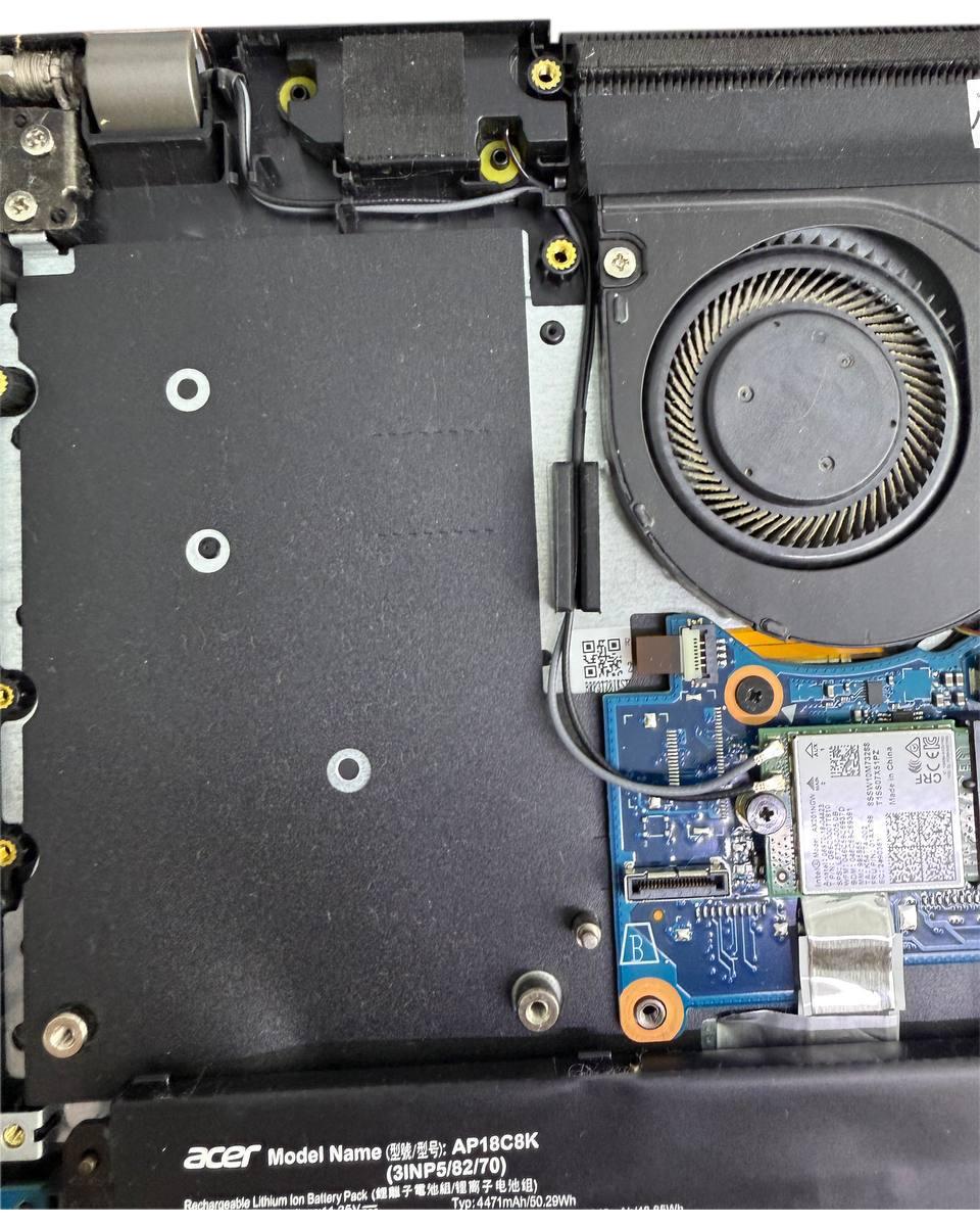 Ноутбук Acer TravelMate P214 14"/TN/i5-10210U/8GB DDR4/SSD 256GB/FHD/підсвітка (232667) - фото 9 Ноутбук Acer TravelMate P214 14"/TN/i5-10210U/8GB DDR4/SSD 256GB/FHD/підсвітка (232667) - фото 9