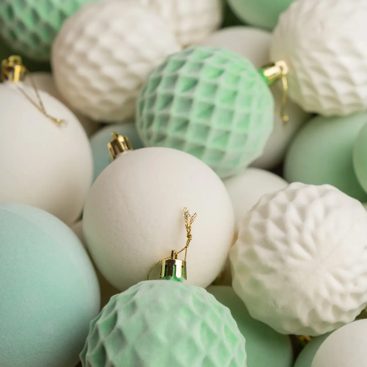 Набір куль новорічних Оксамит 40 шт. М'ятний (Оксамит мятн.) - фото 4
