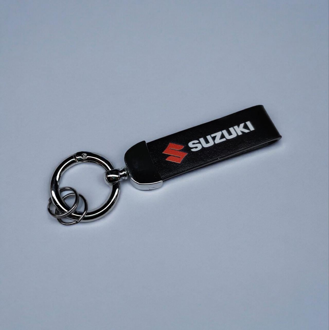 Брелок автомобильный SUZUKI кожаный с карабином экокожа/металл (2229591962)