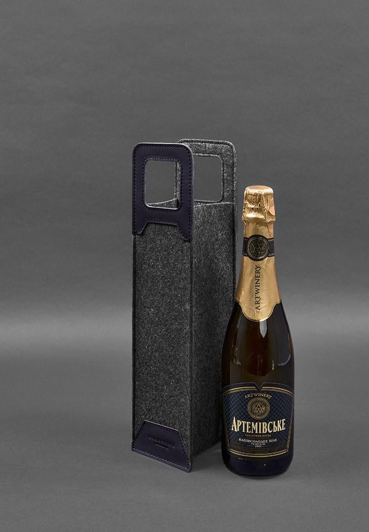 Чохол для вина 1.0 із фетру зі вставками зі шкіри Краст Синій (A-027934) - фото 3 Чохол для вина 1.0 із фетру зі вставками зі шкіри Краст Синій (A-027934) - фото 3