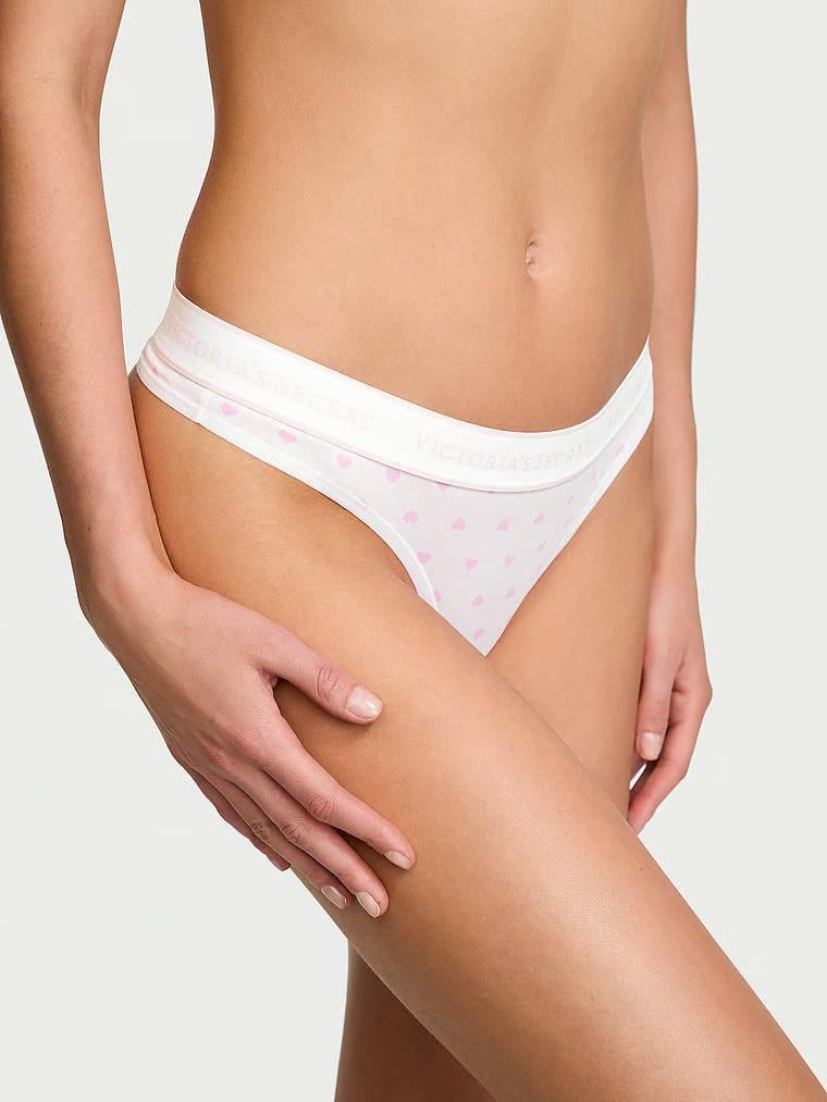 Трусики хлопковые стринги Victoria's Secret Logo Cotton Thong Panty White & Pink Hearts S Белый (26987587)