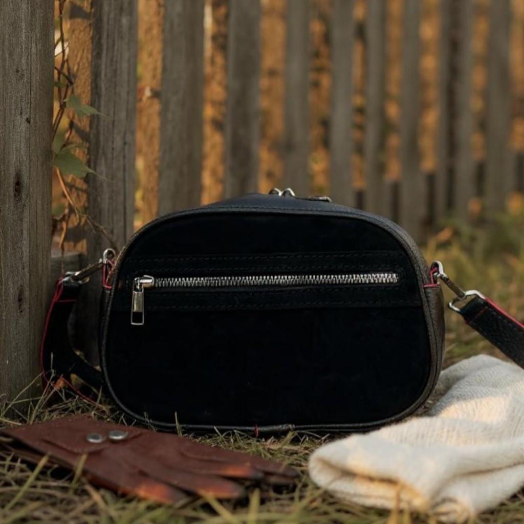 Сумка клатч женская через плечо замшевая кросс боди вместительная с плечевым ремнем Черный с красным