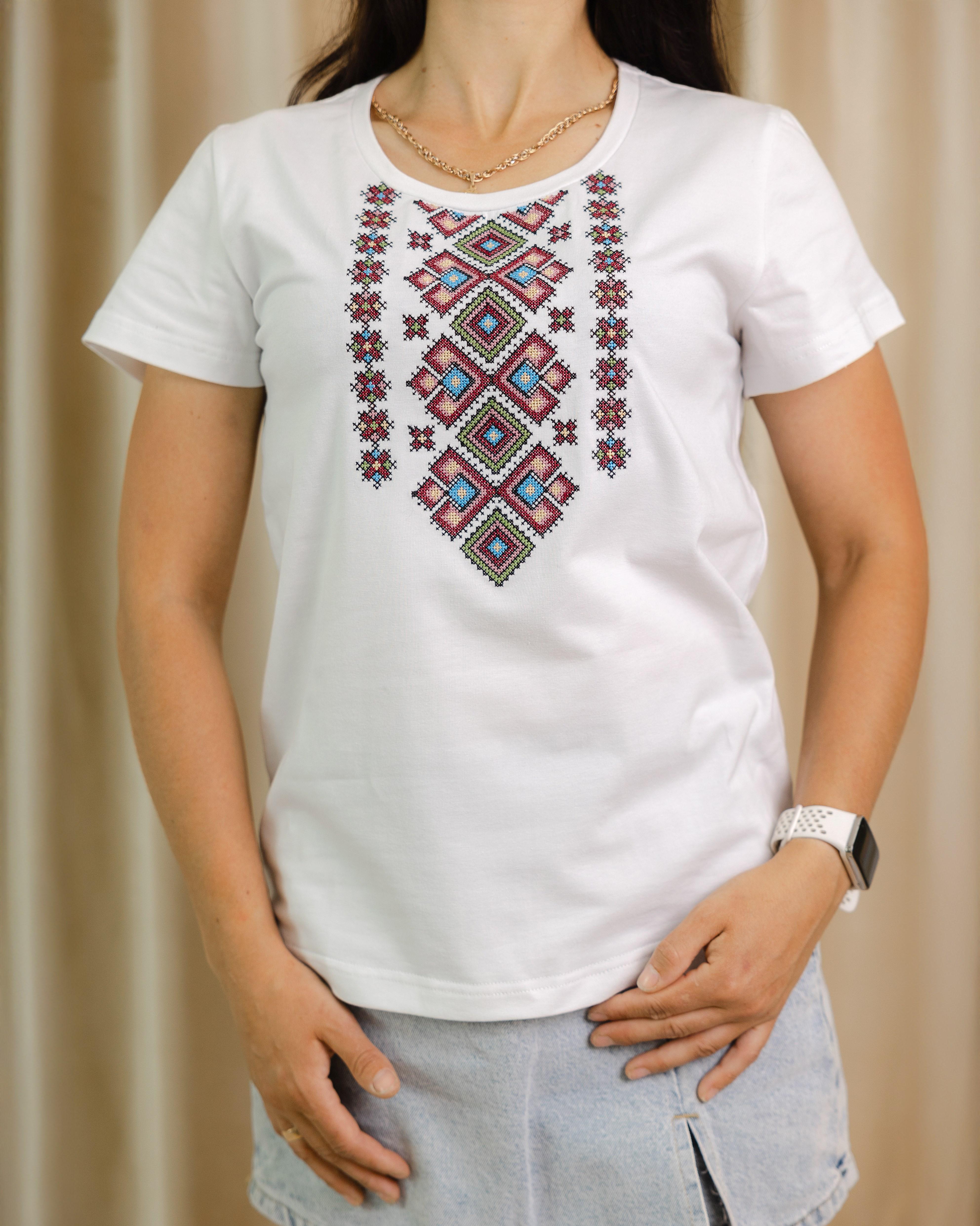 Футболка с вышивкой женская Изольда XL Белый (0002222-XL) - фото 3 Футболка с вышивкой женская Изольда XL Белый (0002222-XL) - фото 3