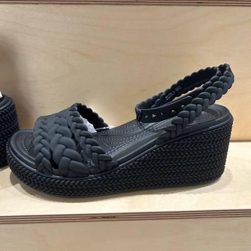 Сандали женские Crocs Brooklyn Woven Ankle Strap Wedge р. 37/38 Black (17523) - фото 9 Сандали женские Crocs Brooklyn Woven Ankle Strap Wedge р. 37/38 Black (17523) - фото 9