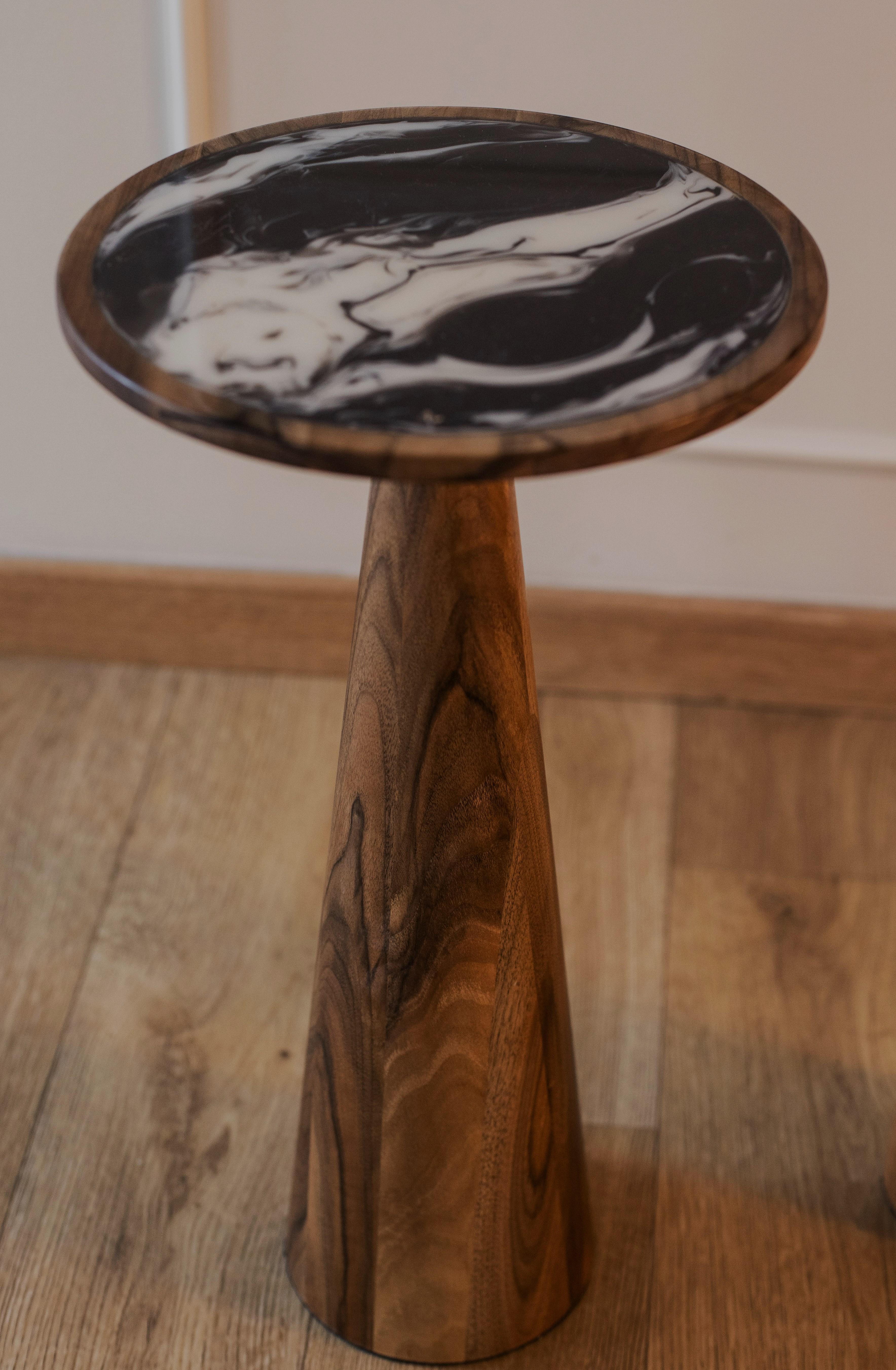 Подставка Klenn из ореха и эпоксидной смолой (PD-EP-GOR-PRO-555-295)