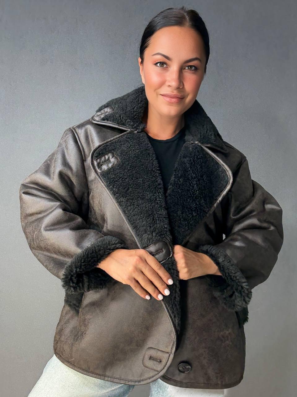 Дубленка женская Aftf Basic 242 с темным мехом на пуговицах S Коричневый (5022) - фото 1 Дубленка женская Aftf Basic 242 с темным мехом на пуговицах S Коричневый (5022) - фото 1