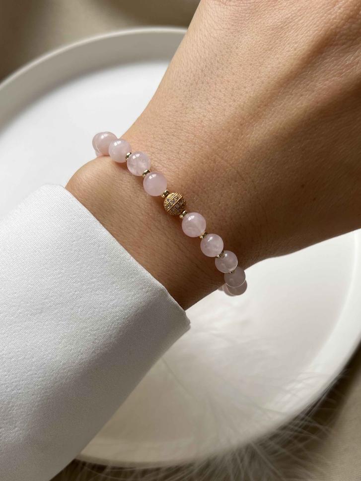 Браслет из розового кварца с золотой фурнитурой (5592)