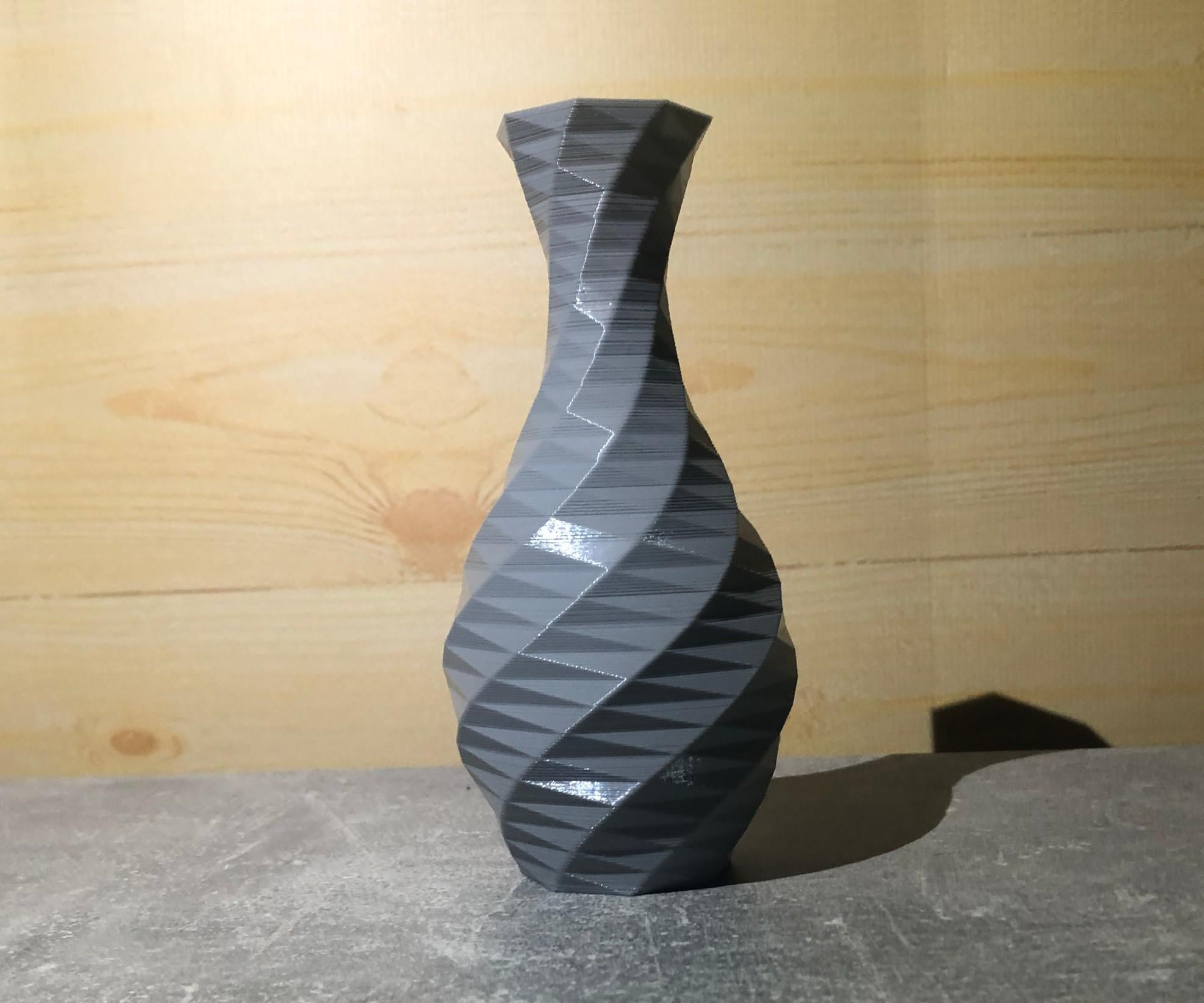 Ваза тонкостенная Полигональная спираль Серый (12040070103)