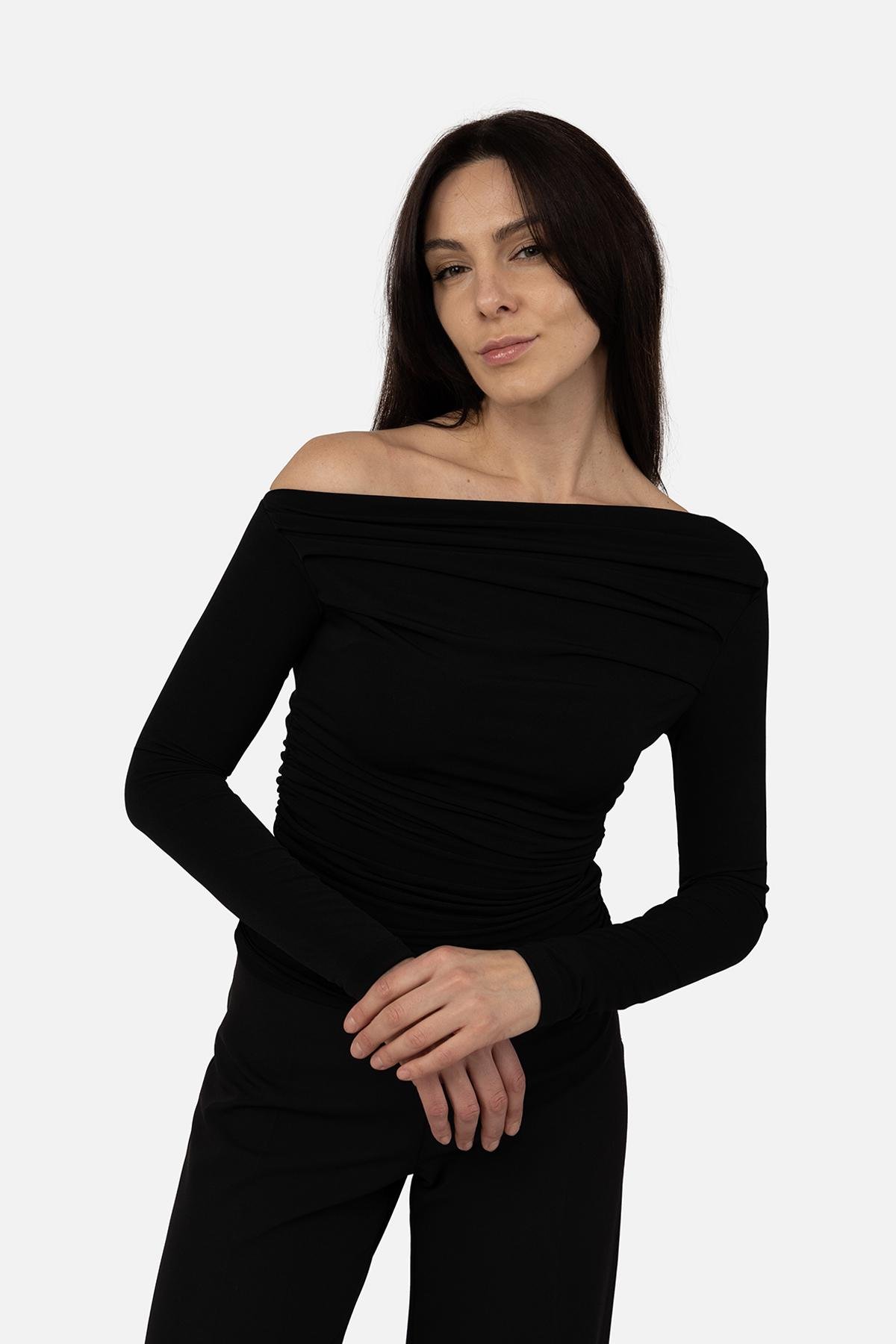 Джемпер жіночий з довгим рукавом ЦБ-00268961 р. 46 Чорний (SKT001042100) Джемпер жіночий з довгим рукавом ЦБ-00268961 р. 46 Чорний (SKT001042100)