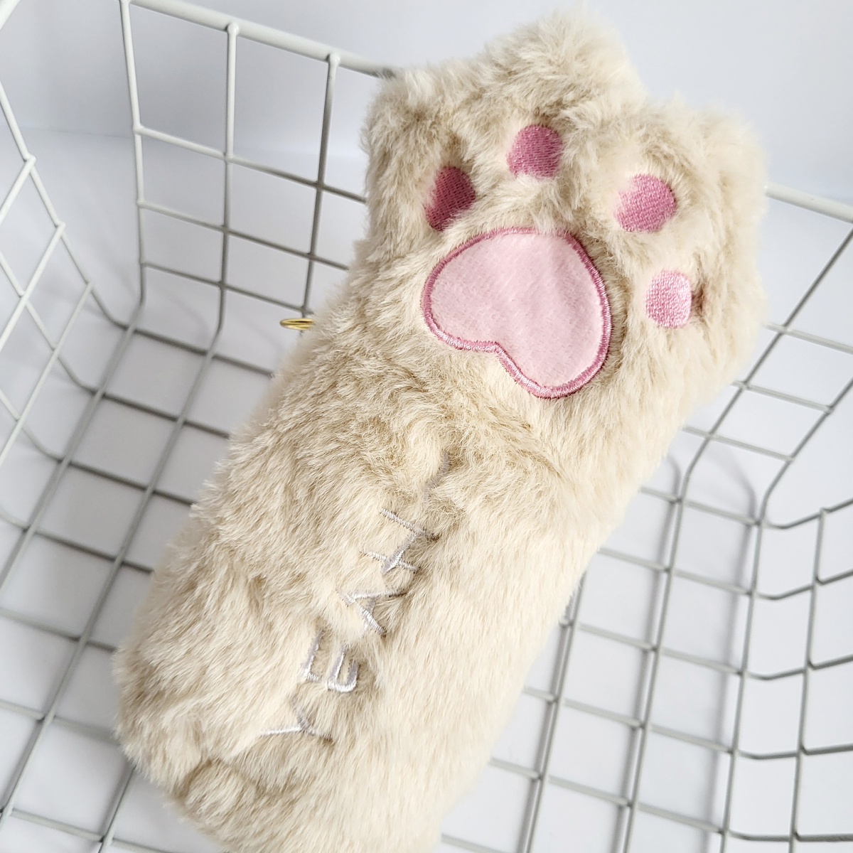 Пенал школьный Лапки котика Cat Paw меховой Бежевый (18)