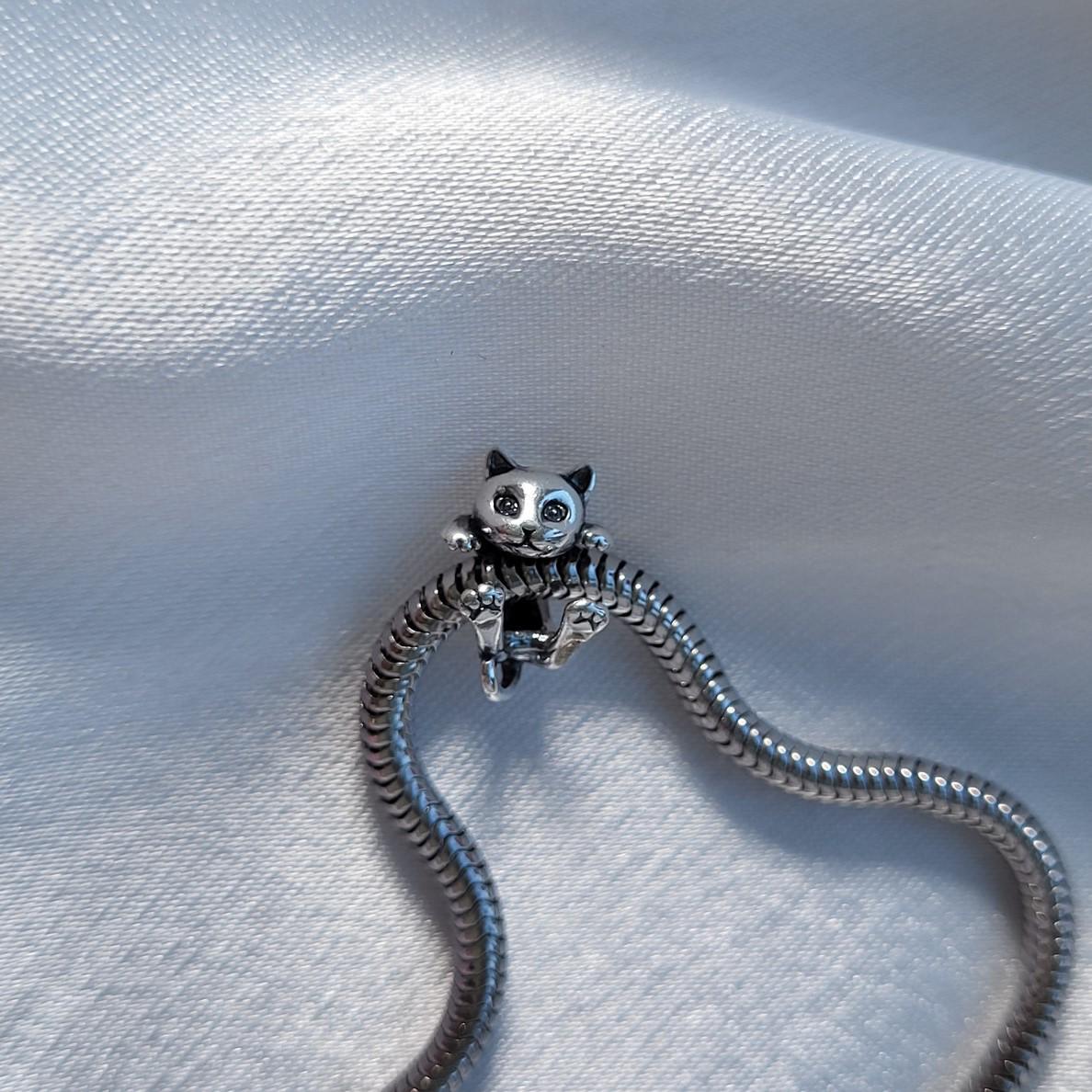 Подвеска шарм серебряная Котенок с зелеными глазами 925 пробы 1,10 г Черный (861ч)