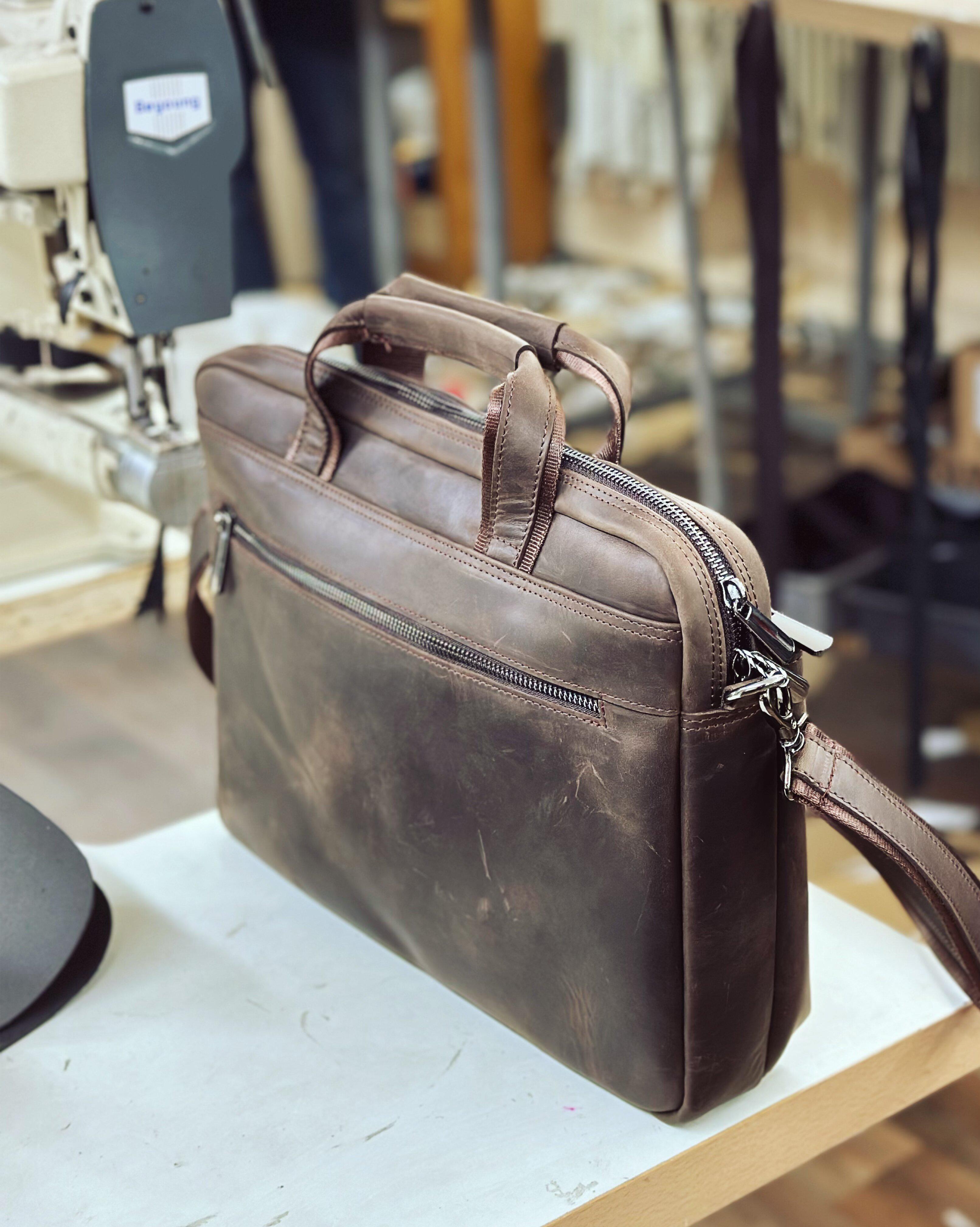 Портфель для ноутбука и документов CH 46 Brown - фото 6 Портфель для ноутбука и документов CH 46 Brown - фото 6