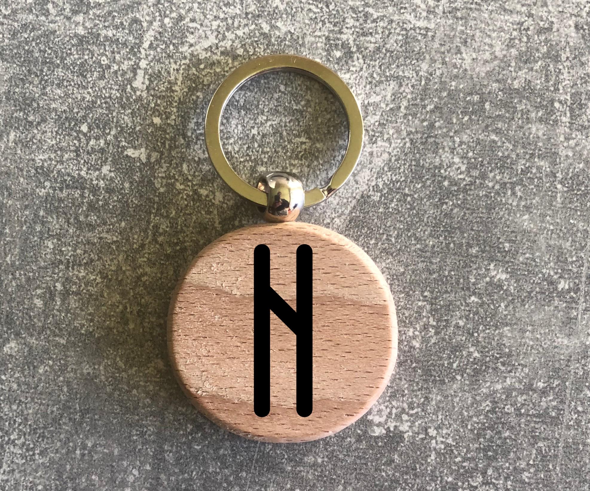 Брелок деревянный круглый с руной Старшого футарк "Хагалаз" (15010208009) - фото 2