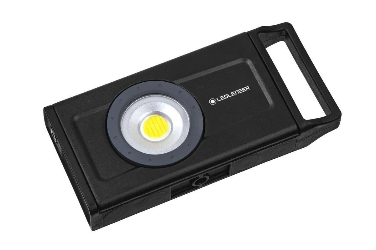 Фонарь-прожектор LedLenser IF4R 2500/1000/200 с функцией PowerBank заряжается Фонарь-прожектор LedLenser IF4R 2500/1000/200 с функцией PowerBank заряжается