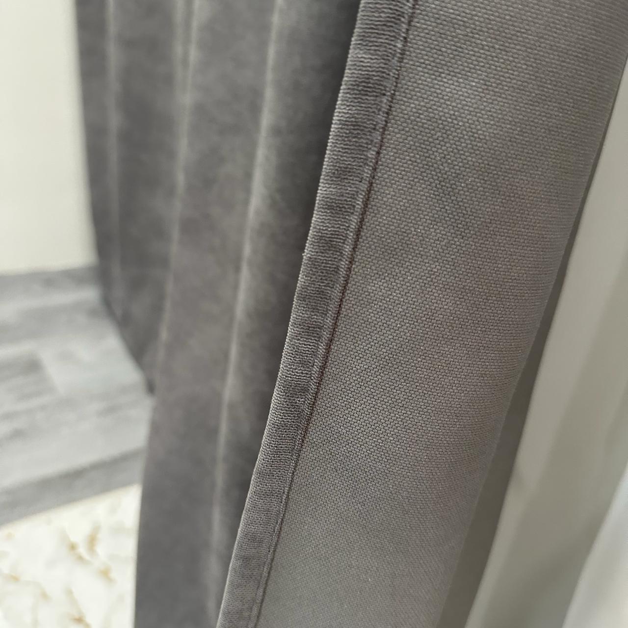 Комплект штор микровелюр 2 шт. 1,5х2,7 м готовые на шторной тесьме 6 см Графитовый (petek-V69) - фото 5