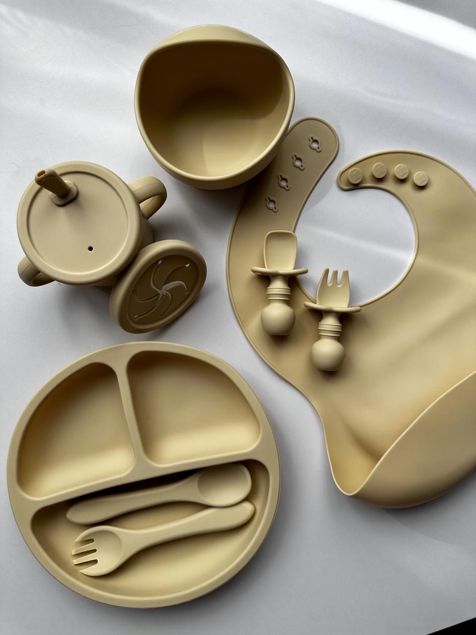 Набір посуду для годування дітей 9 елементів тарілка/мисочка/поїльник/ложка/виделка/нагрудник (102) - фото 3