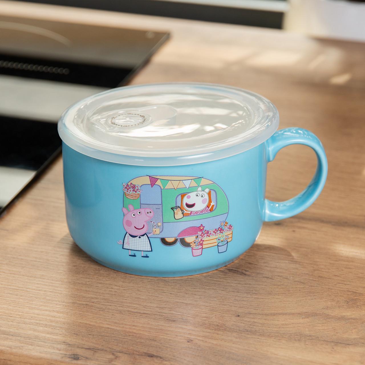 Чашка Peppa Pig для бульйону/локшини/супу керамічна герметична з кришкою 770 мл Синій (HP-15-12) - фото 4 Чашка Peppa Pig для бульйону/локшини/супу керамічна герметична з кришкою 770 мл Синій (HP-15-12) - фото 4