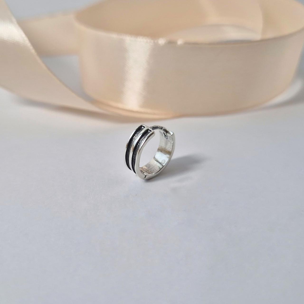 Серебряная серьга кольцо серебро 925 пробы черненное 1,35 г 4х14 мм (5583г)