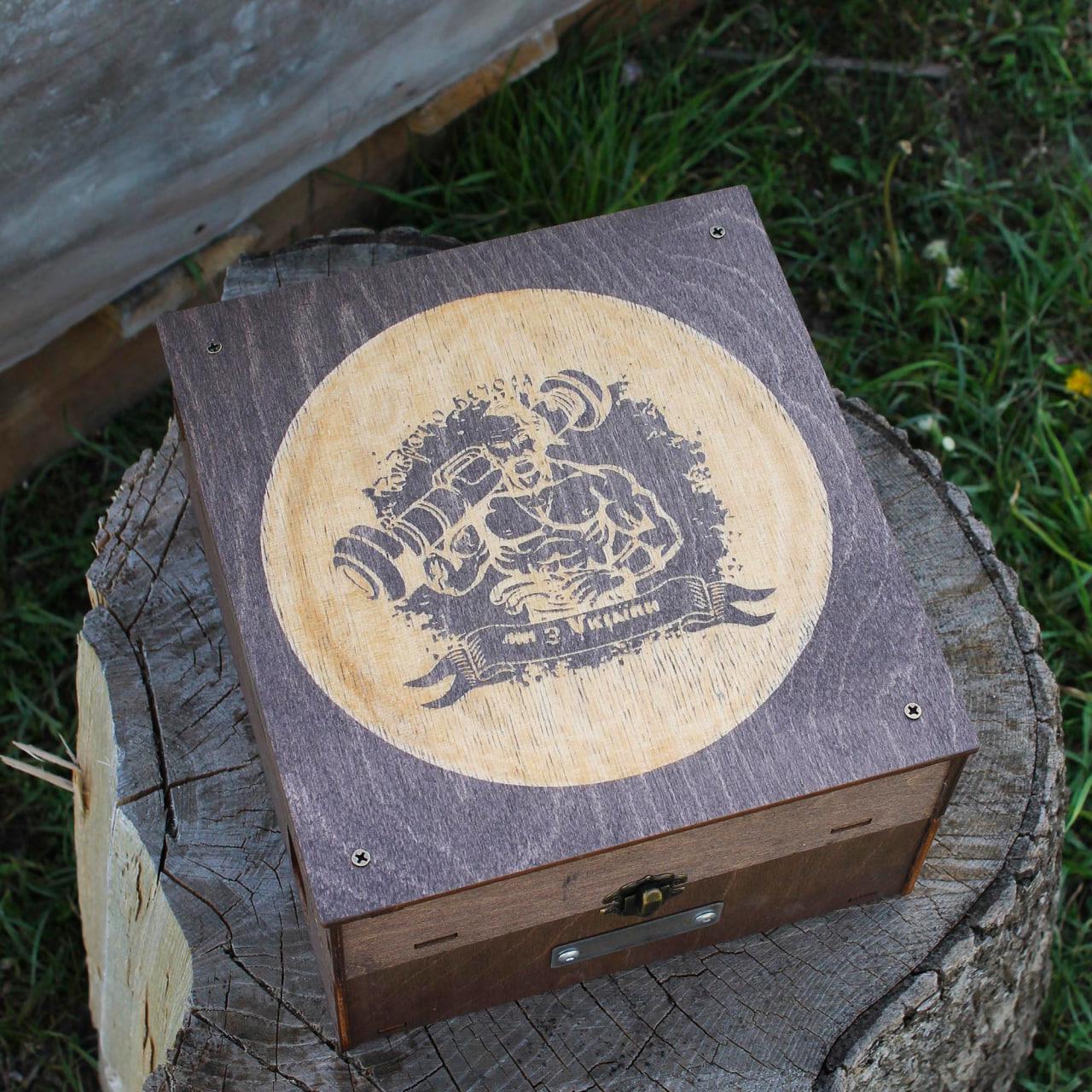 Наливатор алкогольний для напоїв на 4 чарки з гравіюванням-Ми з України (SP00674) - фото 5