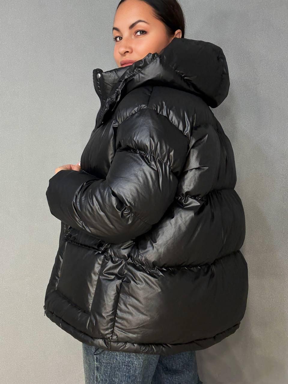 Куртка женская A-N 30046 глянцевая пуффер удлиненная с капюшоном S/M Черный (5894) - фото 8