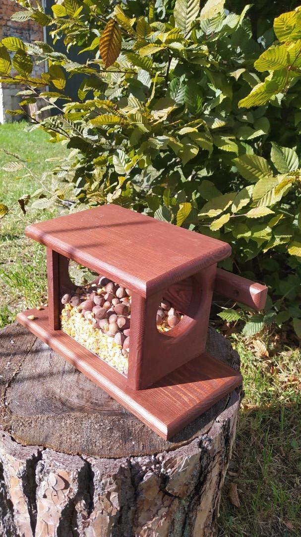 Кормушка для белок Отель из дерева 35х20х16 см Красный - фото 2 Кормушка для белок Отель из дерева 35х20х16 см Красный - фото 2