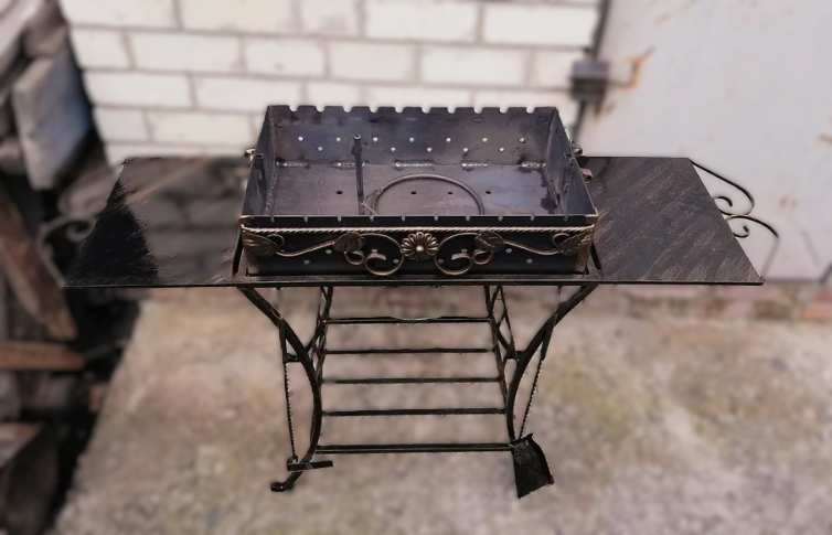 Мангал з бічними столиками/підставкою для казана з совком і кочергою на 10 шампурів (7068) - фото 2