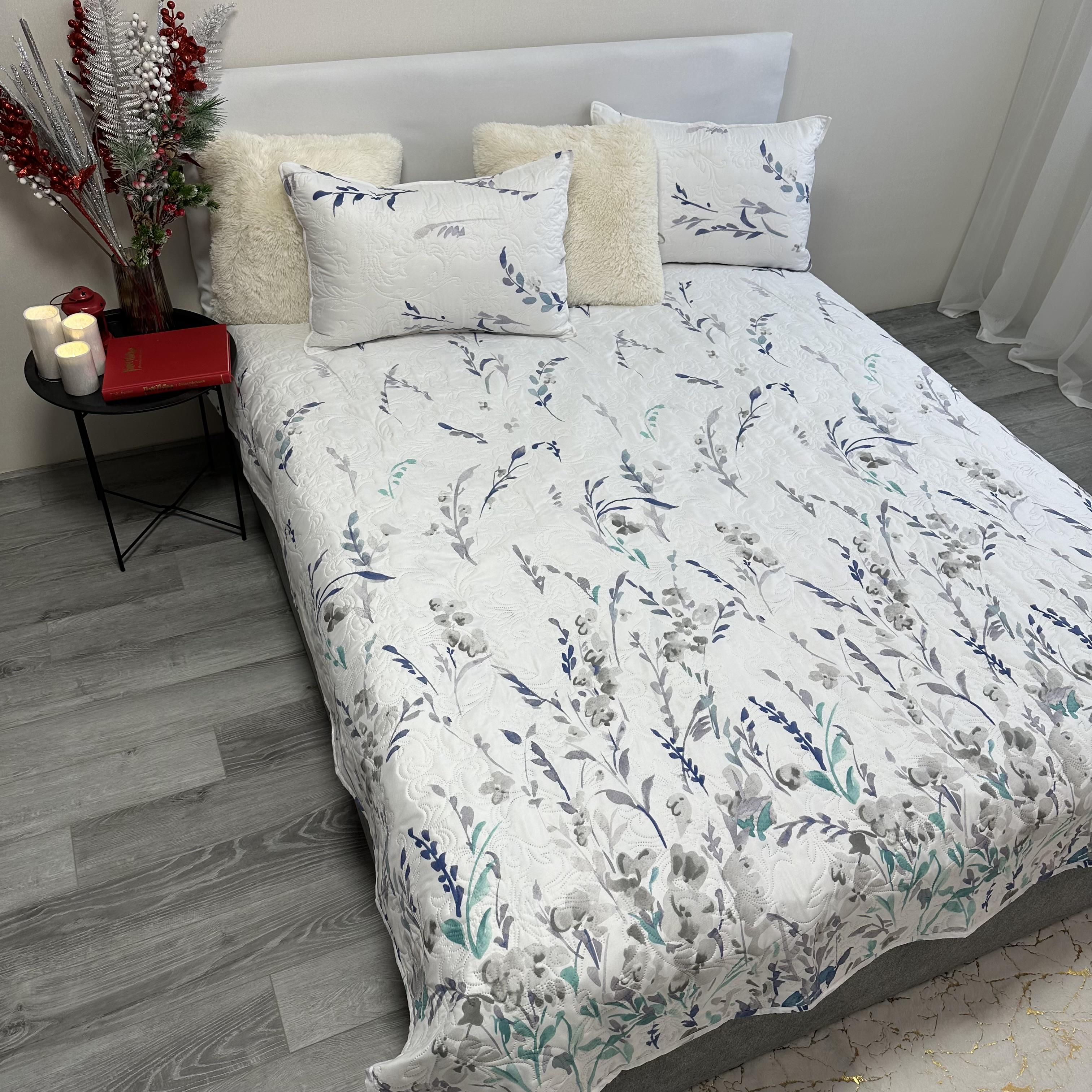 Набор покрывалостеганое 200x230 см/2 наволочки 50x70 см с цветочным рисунком Молочный (27482600)