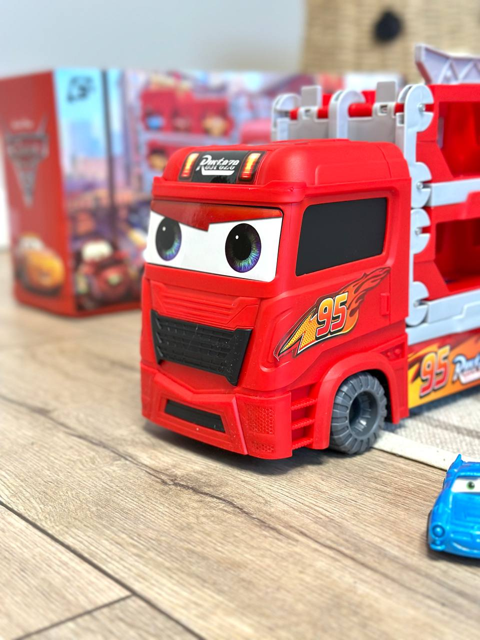 Набір машинок автовоз Fun Game MH 152 трейлер-автомагістраль 1,65 м з 2 машинками (2501218344) - фото 3 Набір машинок автовоз Fun Game MH 152 трейлер-автомагістраль 1,65 м з 2 машинками (2501218344) - фото 3