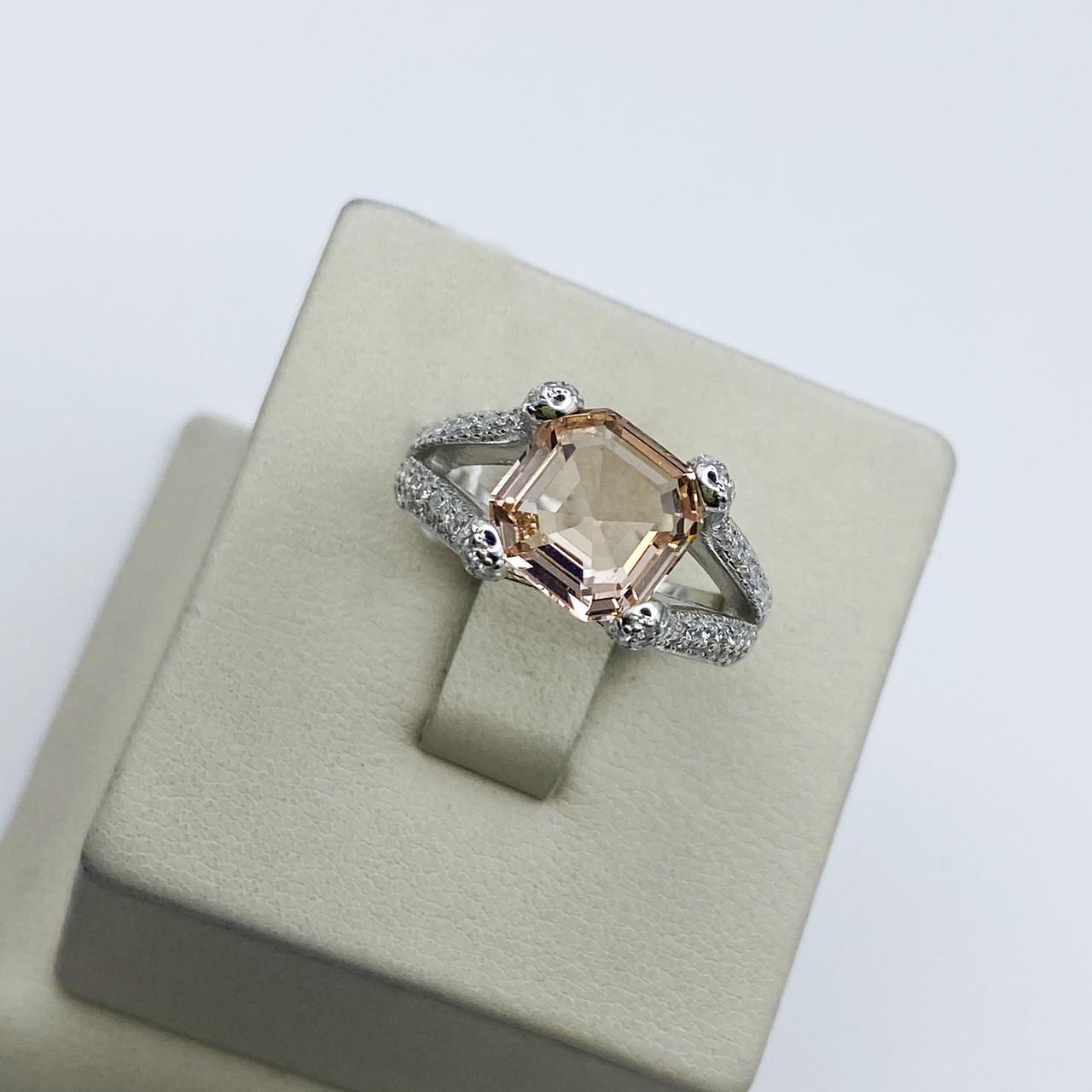 Кольцо серебряное с морганитом и кубическим цирконием р. 19 5,19 г (1947622218)