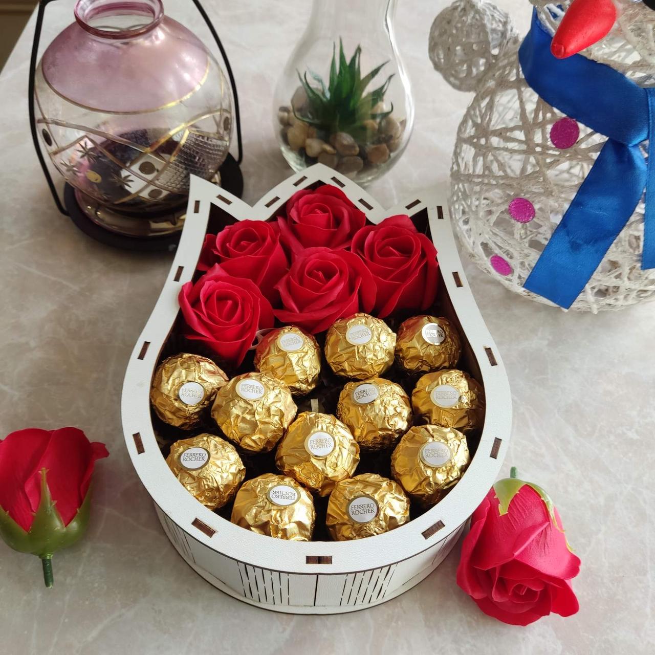 Подарунковий бокс із цукерок Ferrero і троянд для дівчини на 8 березня/день закоханих/день народження (ar40) - фото 2