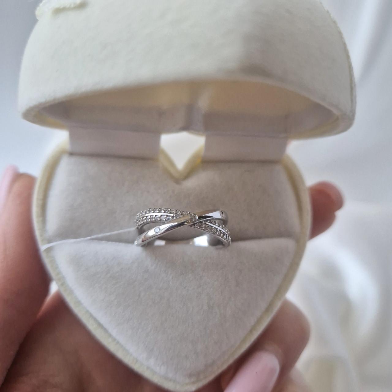 Каблучка із білими каменями срібло 925 проби родоване 2,45 г р. 17 (1406r) - фото 4 Каблучка із білими каменями срібло 925 проби родоване 2,45 г р. 17 (1406r) - фото 4