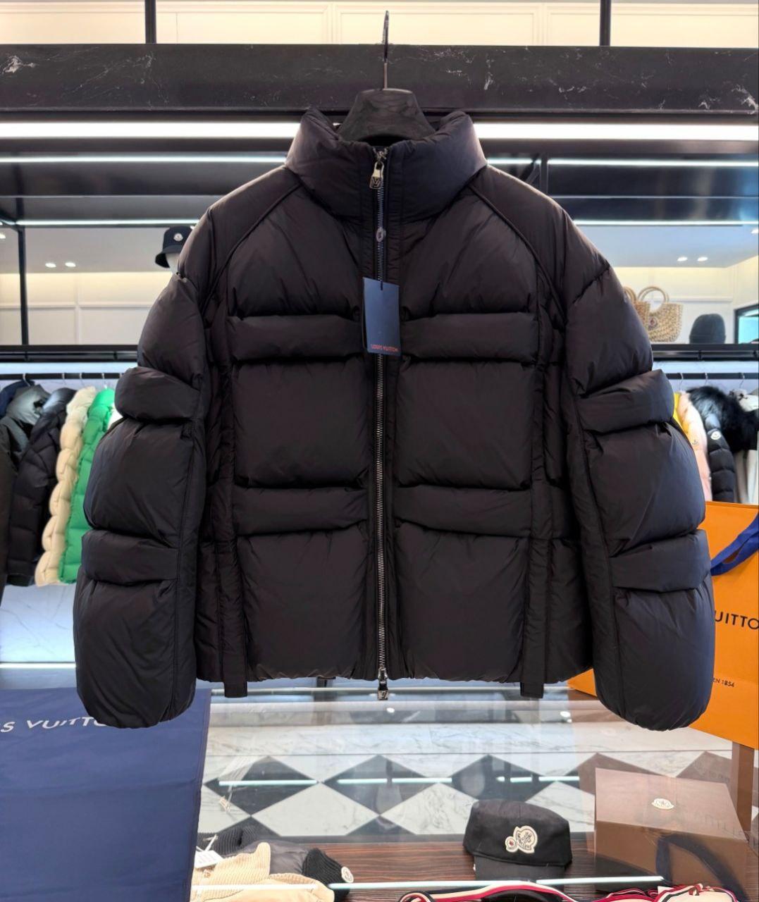 Мужской пуховик зимний в стиле Louis Vuitton с объемным силуэтом XXL Черный