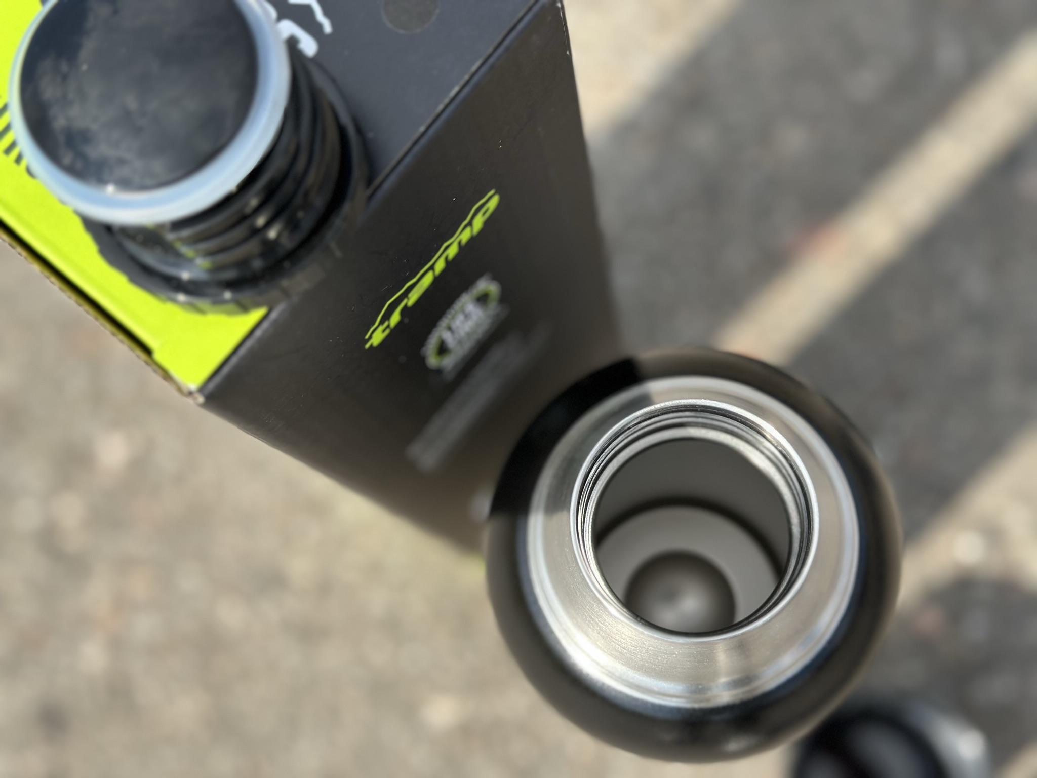 Термос для напоїв Tramp expeditio з нержавіючої сталі тримає 24 ч. 1,6 л (UTRC-029-black) - фото 8 Термос для напоїв Tramp expeditio з нержавіючої сталі тримає 24 ч. 1,6 л (UTRC-029-black) - фото 8