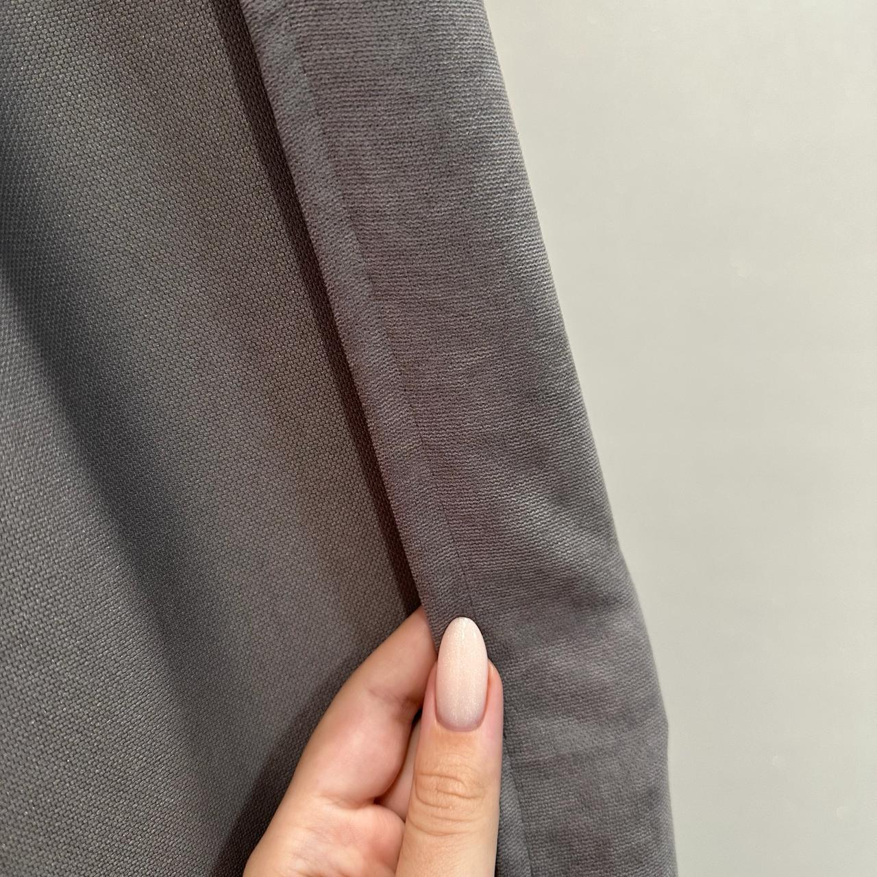 Комплект штор микровелюр 2 шт. 1,5х2,7 м готовые на шторной тесьме 6 см Графитовый (petek-V69) - фото 6