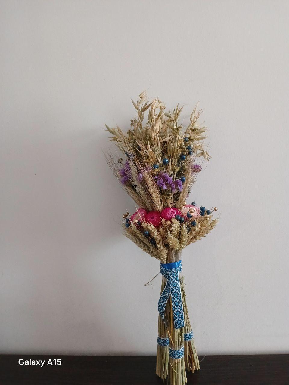 Дидух рождественский из колосья пшеницы/льна и овса на трех ножках 35-40 см с лентой вышиванкой Синий (2822707209) - фото 5 Дидух рождественский из колосья пшеницы/льна и овса на трех ножках 35-40 см с лентой вышиванкой Синий (2822707209) - фото 5